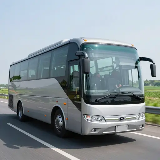我坐长途汽车旅行，八点半到。
