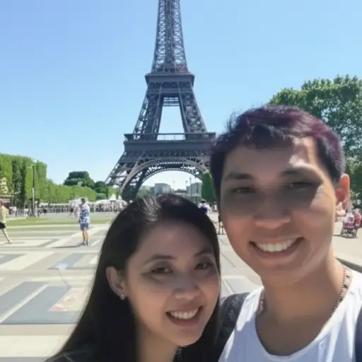 我们希望明年夏天能去巴黎旅游。