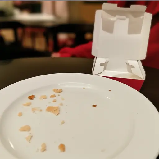 我们昨晚吃完了馅饼。