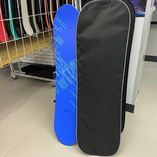 你需要为你的单板滑雪板买一个保护套。