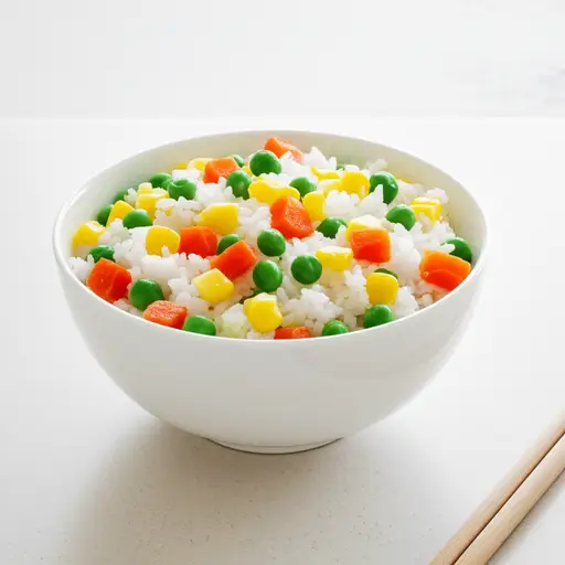 这是一道制作简单的菜肴，主要由米饭和蔬菜组成。