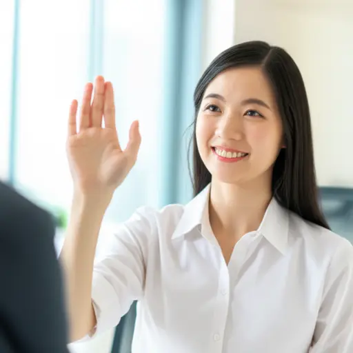 当有人感谢她时，她总是说"不客气"。