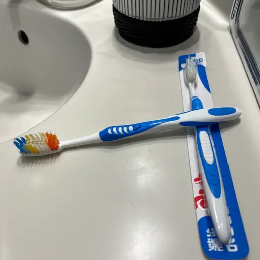 我的牙刷需要换了，因为刷毛已经磨损了。