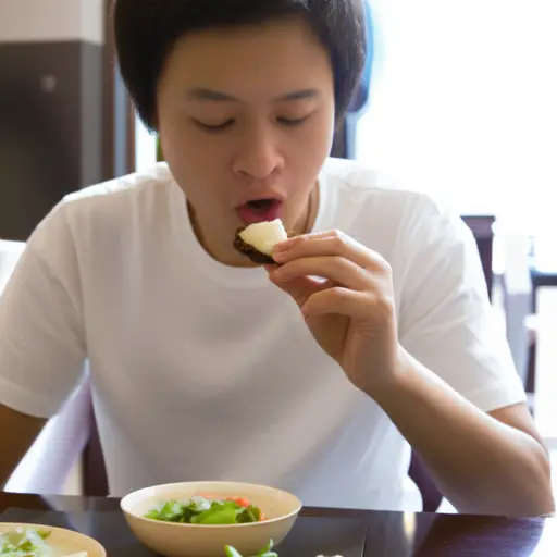 接下来，当你吃东西时，请多嚼一会儿。